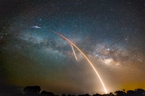 Apod 2019 May 11 Milky Way Launch And Landing