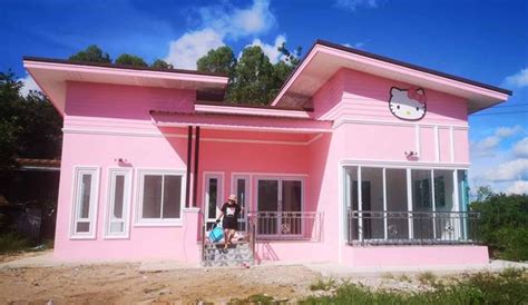 My miniature hello kitty kitchen is super pink. Gorgeous 3-Bedroom "Hello Kitty" House with Pink Walls ...