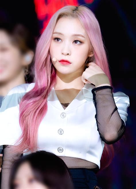 Hourly Gahyeon On Twitter Dream Catcher Pink Hair Girl