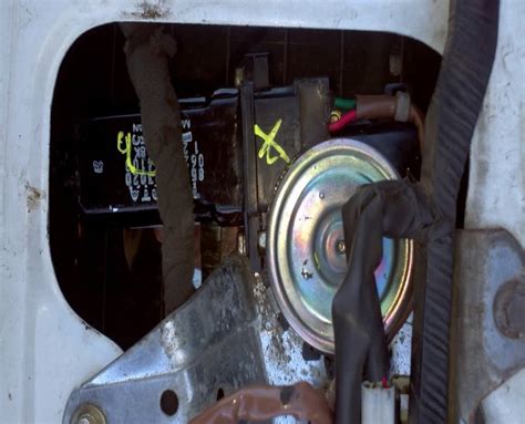 Toyota Tundra: How to Replace Power Window Motor | Yotatech