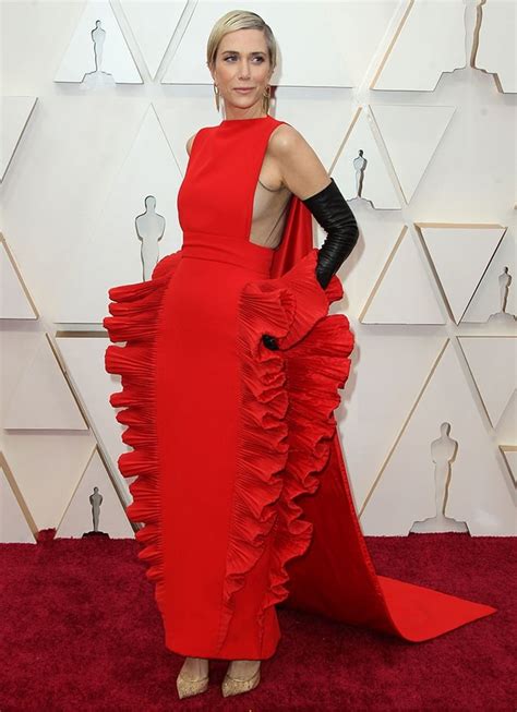 Kristen Wiigs Oscars Valentino Dress Compared To Lasagna And Cake Knife