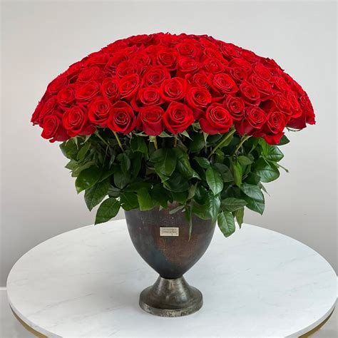 120 Signature Roses In Metallic Vase Jlf Los Angeles Florist