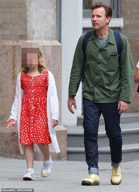 Clara mcgregor visited a winstead fan account to leave a savage comment on a photo of the actress on monday, july 9. Ewan McGregor is a model dad as he spends the day shopping with daughters Jamyan and Anouk in ...