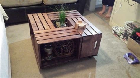 Nail the crate to the wooden frame. How to build a crate coffee table - DIY projects for everyone!
