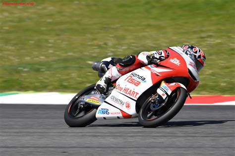 Experience a real motorbike race. Honda Global | Moto3 Race