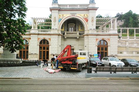 A színes nyáresti programokon megismerhettétek faragó géza plakátművészetét a várkert bazárban, a budai várséták tematikus vezetésein együtt barangoltunk a zegzugos nyugati pincerendszer folyosóin és bejártuk a. Felszámolták a Várkert bazár kivitelezőjét, korábban 700 ...