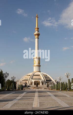 Monumento de la independencia Ashgabat Turkmenistán Fotografía de