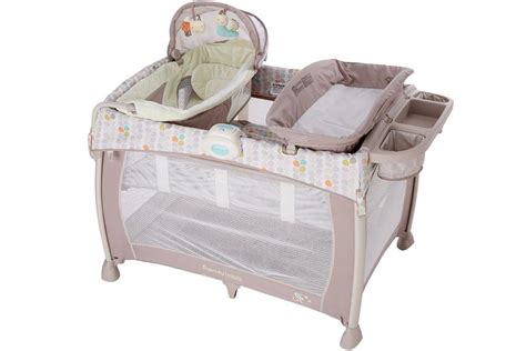 5 Best Pack ‘n Play Yards With Canopy For Your Baby
