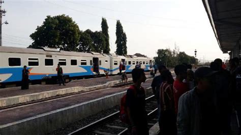 Itu artinya, tiket kereta api sudah bisa mulai dipesan sejak 14 februari 2020. Inilah Jadwal dan Harga Kereta Api Semarang - Surabaya ...