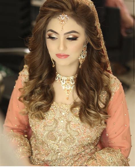 Pin By Luminous On Bridal Pakistani Bridal Hairstyles Pakistani Bride Hairstyle Engagement