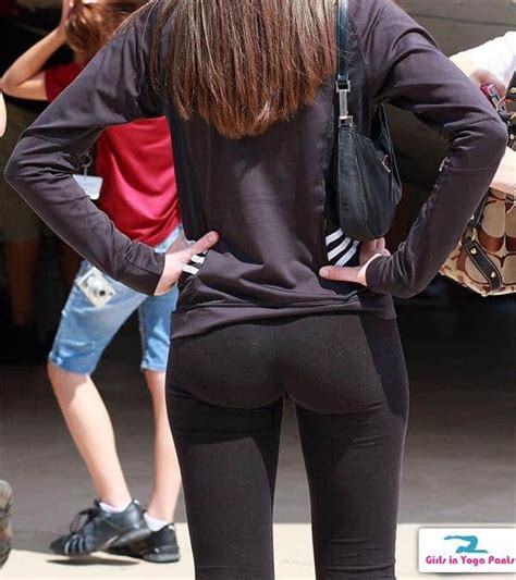 Creep Shots Of A Tight Ass From Chicago At The Cloud Gate