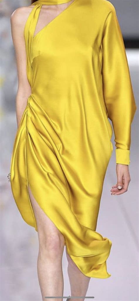 Pin By Mavi On Mode élégante Fashion One Shoulder Dress Wrap Dress