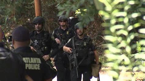 Suspect Arrested After Swat Situation At Southwest Atlanta Home Wsb