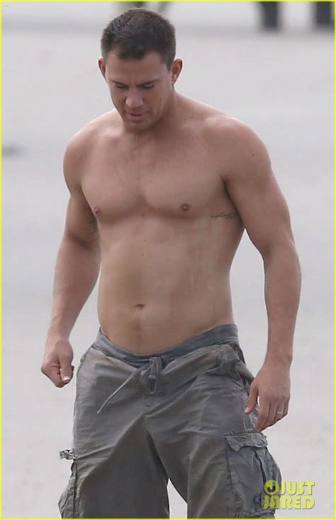 Channing Tatum Goes Shirtless Shows Off His Perfect Body For Beach Day Channing Tatum