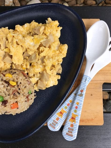 Saat tak ada banyak bahan makanan di rumah, membuat nasi goreng jadi jalan keluarnya. Bahan Membuat Nasi Goreng Yang Sehat - Aneka Nasi Goreng ...
