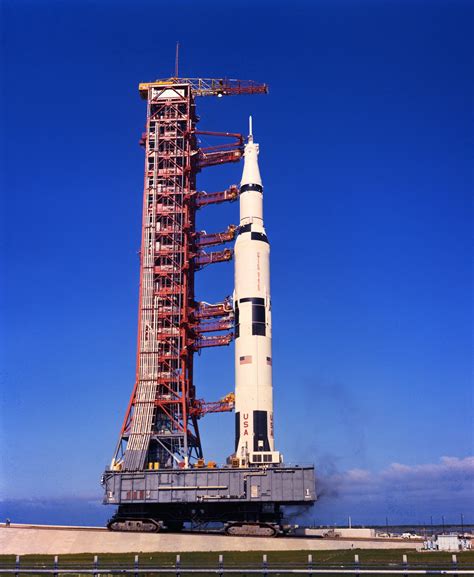 アポロの発射台 Mobile Launcher And Launch Umbilical Tower モバイルランチャーとアンビリカル