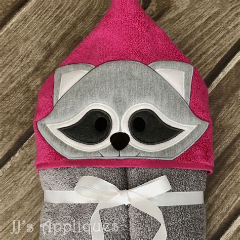 Raccoon Peeker Jjs Appliqués Machine Embroidery Hooded Towel