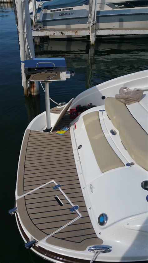 Most boaters will agree that food tastes better straight off the grill—particularly on a warm summer day after you spend many hours out on the water. BBQ Grills — Rinker Boat Company