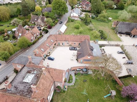 Search for holiday cottages within berkshire and other counties within england. Manor Farm Courtyard Holliday Cottages - Berkshire