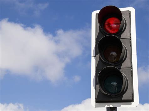 Quarter Of Uk Motorists Dont Know Correct Order Of Traffic Lights