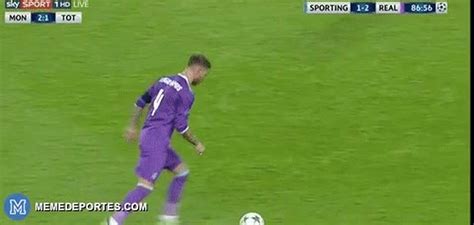 Real has the crucial lead.  MEMEDEPORTES  GIF: Gol de Benzema que pone el segundo ...