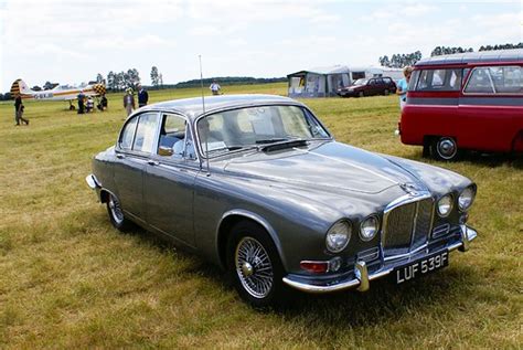 Silver Jaguar Classic Cars At Rougham Air Strip Wings Wh Flickr