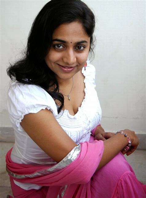 Doodhwali Kerala College Girl Lakshmi Kutti Showing Big Boobies Deep Cleavage In Spicy Low Cut