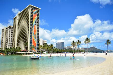 ヒルトン・ハワイアン・ビレッジ・ワイキキ・ビーチ・リゾート、425万ドルをかけたレインボー壁画修復プロジェクトが完了｜ヒルトン・ハワイのプレスリリース
