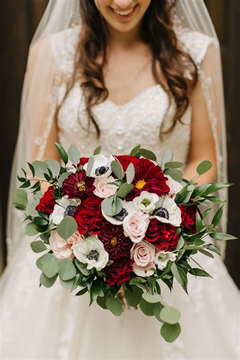 Red White And Green Bridal Bouquet At The Powel Crosley Estate In 2021