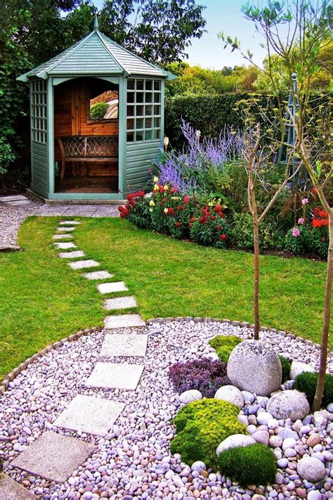 Topo en oro de 18 kt engastado con zircón en forma de flor en los tres colores del oro, cuentan con broche de seguridad tipo rosca. 32 ideas para patios para todos los gustos | Jardines ...