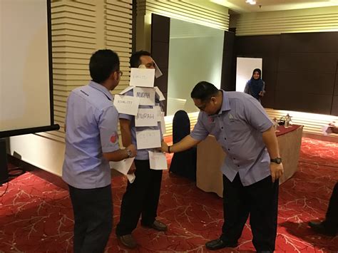 Pekeliling perkhidmatan bilangan 5 tahun 2007 'panduan pengurusan pejabat' bahagian 4 unit komunikasi korporat jabatan perkhidmatan awam malaysia putrajaya mei 2007. Kursus Pemantapan Pegawai Pengendalian Pengurusan Aduan ...