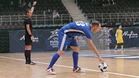Futsal is played between two teams of five players each, one of whom is the goalkeeper. Champions League Futsal: Halle-Gooik loot Benfica | Ring ...
