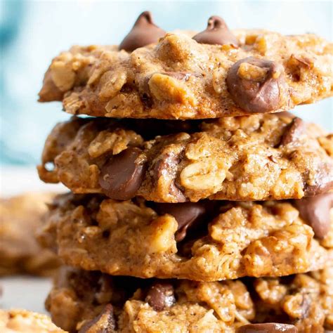 Fruit of so many tests i have had more than one stumble, cookies with an inedible mass, cookies whose texture was too soft, other insipid, but at the same time, i have found several recipes that are worth trying. Chewy Healthy Oatmeal Chocolate Chip Cookies (Vegan, Gluten-Free, Refined Sugar-Free) (beaming ...