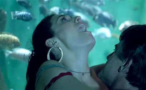 Emmy Rossum Sex Against Large Aquarium In Shameless Free