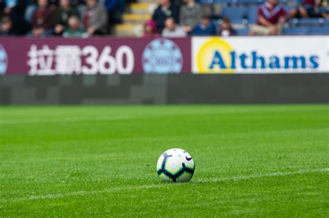 A falcót maximálisan felkészítették a szerda esti bajnokok ligája mérkőzésre. Bajnokok Ligája - Sport: Rebrov a Barca végzete | Bumm.sk