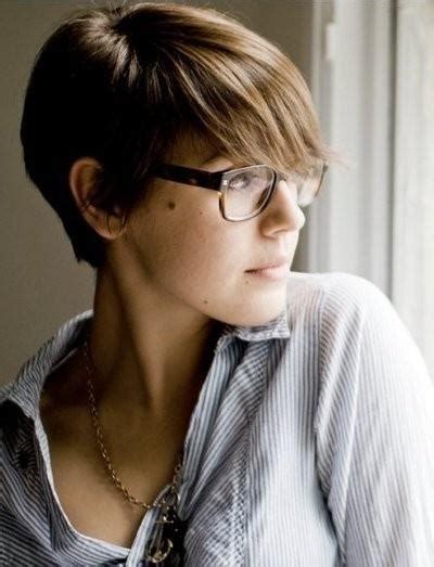 20 Ideas Of Short Haircuts For Women Who Wear Glasses