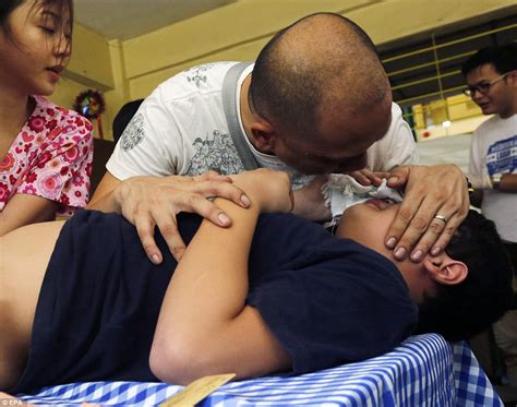Philippines Boys Undergo Mass Circumcision On School Tables Daily Mail Online