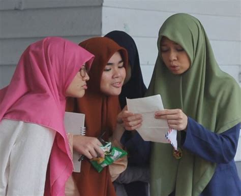 Kisah dalam film ini mewakili perasaan orang yang insecure akibat film romantis indonesia terbaik ini merupakan lanjutan dari seri sebelumnya pada tahun 2002. Film Islami Indonesia Terbaik, Menebalkan Iman