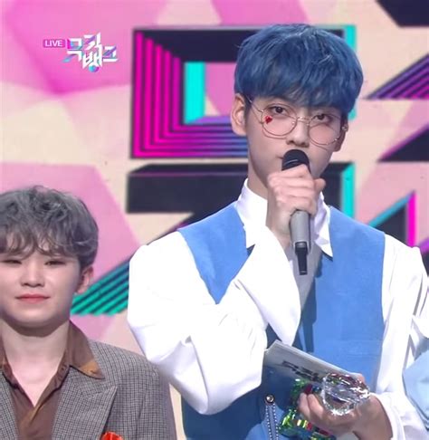 Oct 30, 2020 · standing at 164 centimeters, or about under five feet five inches, there's no mistaking him next to his members. SEVENTEEN Woozi's Height Difference With TXT's Soobin Has ...