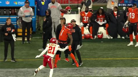 Cincinnati Bengals Wide Receiver Jamarr Chases Ridiculous One Handed