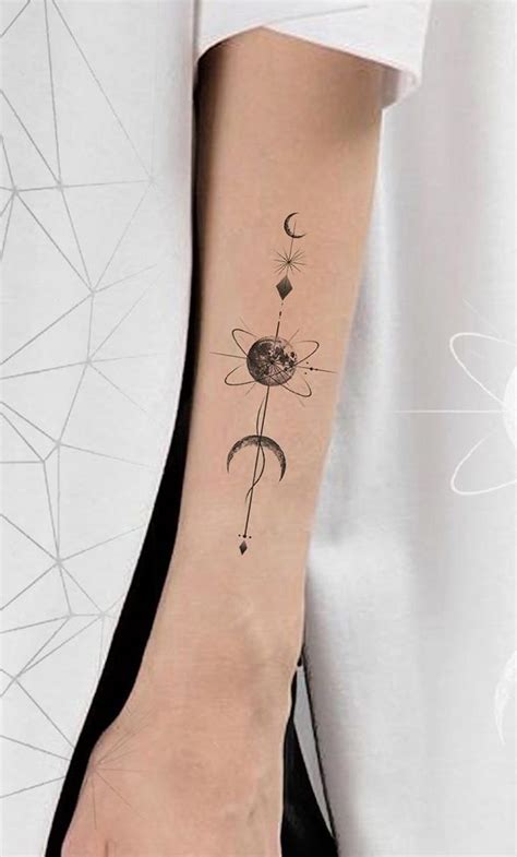 11 Minimalist Moon Tattoo Ideas You Ll Want For Your First Tattoo
