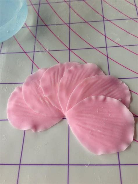 Shape the batter into 15 (scant 1/4 cup each) cakes and. Make Hibiscus Flower Fondant | Recipe | Fondant flower tutorial, Sugar flowers tutorial, Fondant ...