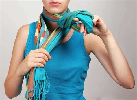 How To Tie A Scarf