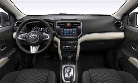 Fitur interior termasuk tacho meter, electronic multi tripmeter, fabric upholstery, digital clock and digital odometer. Toyota Rush Smart Highline 2021 - Motors Plus