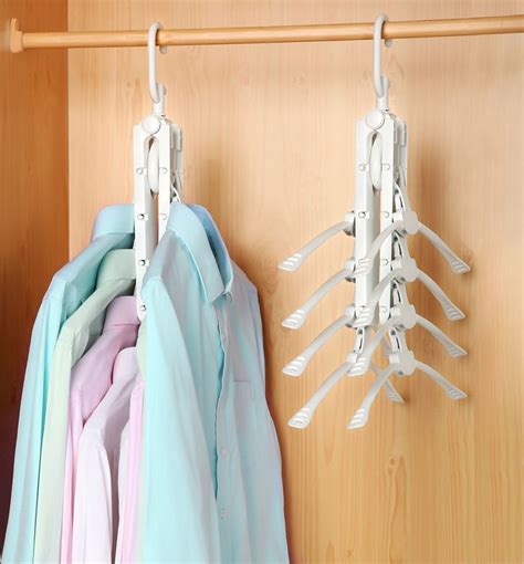 20 closet hangers to save space