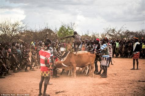 Massimo Rumi S Photographs Show Ethiopia S Omo Valley Tribesmen Daily