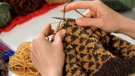 A free tutorial for beginners with step by step instructions, videos and plenty of pictures and patterns to get you started. How to Knit with Two Colors | Knitting - YouTube