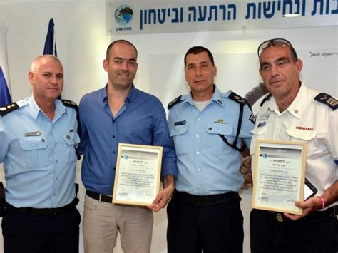 חום, שיעול, קוצר נשימה וקשיי נשימה. תעודת הוקרה משטרתית לנהג של יצחק מירון | עמקניוז - חדשות העמק