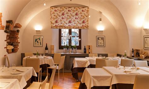 Letzteres ist ein herrliches beispiel eines typischen fischerdorfes an den ufern des luganersees. elegante-sala-ristorante-bissone-lugano - Albergo ...