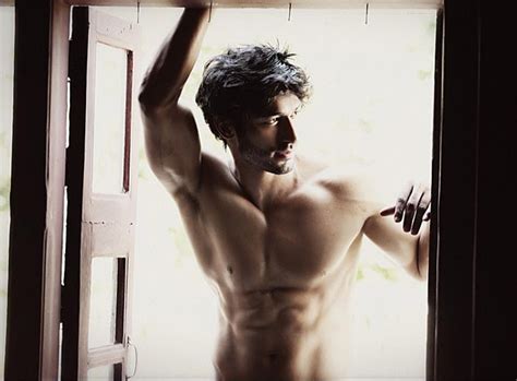 hot body shirtless indian bollywood model and actor vidyut jamwal